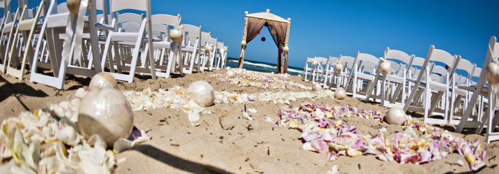 Lovely!! pic by :: sanderling beach weddings. 